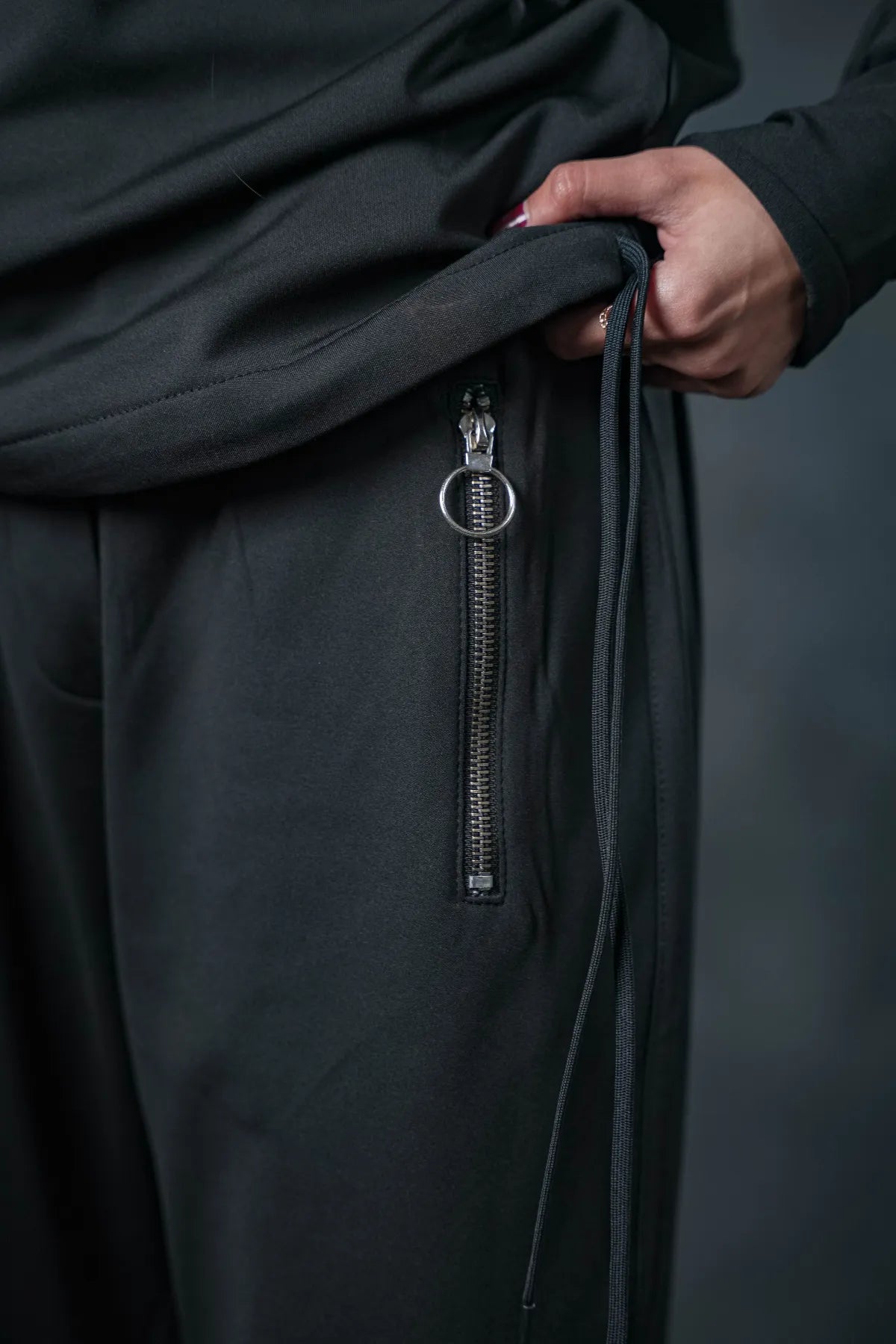 Midnight Edge Zip-Up Tracksuit – Bold Minimalist Edition