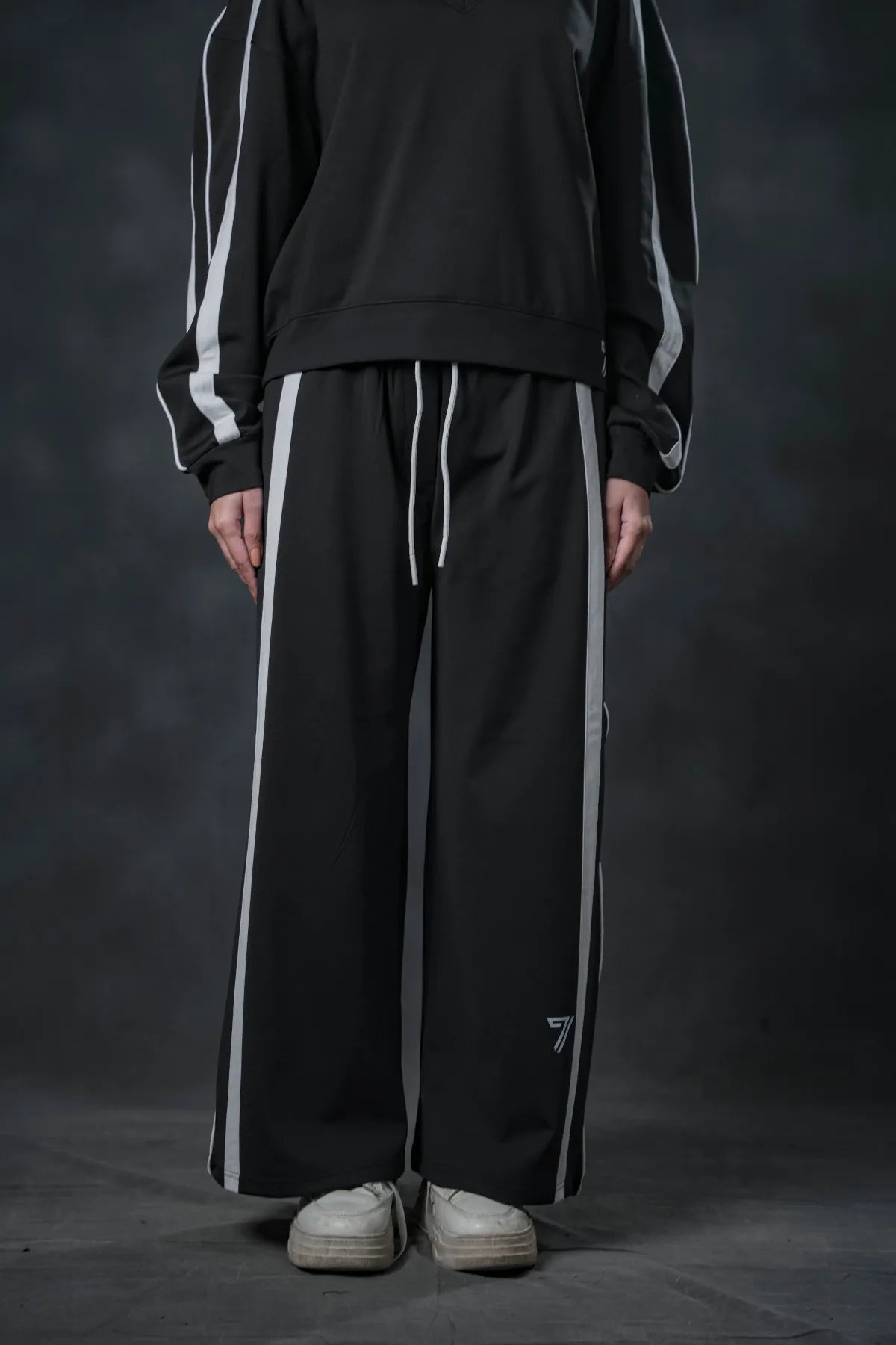 Urban Line V-Neck Tracksuit – Monochrome Flow Edition