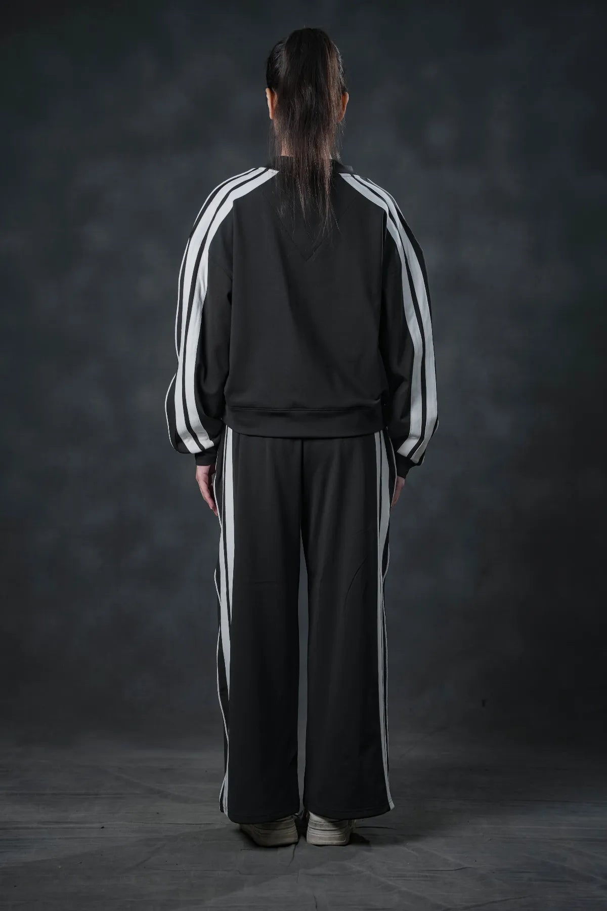 Urban Line V-Neck Tracksuit – Monochrome Flow Edition