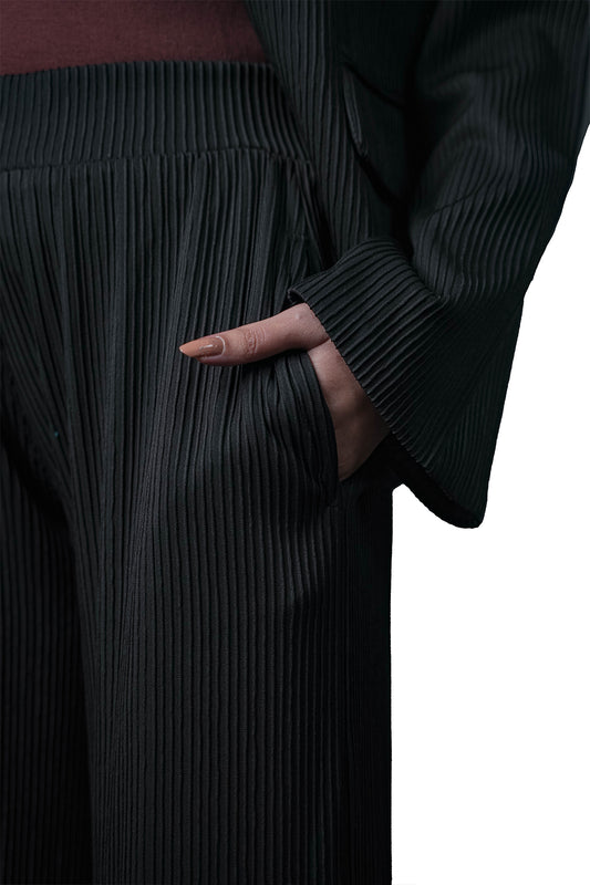 Black Pleated Two-Piece Outfit – Loose Fit – Women